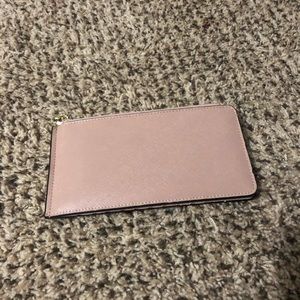 Woman’s wallet.
